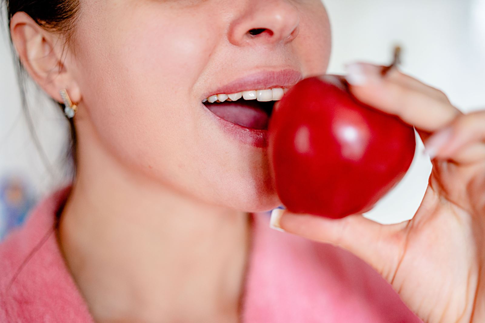 ¿Qué comer para mantener los dientes blancos?