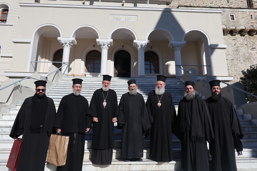 o-mitropolitis-syrou-dorotheos-sto-agion-oros-foto