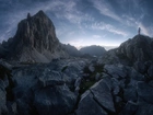 Góry Kantabryjskie, Pasmo Picos de Europa, Szczyt Naranjo de Bulnes, Park Narodowy Picos de Europa, Skały, Noc, Człowiek, Asturia, Kantabria, Hiszpania