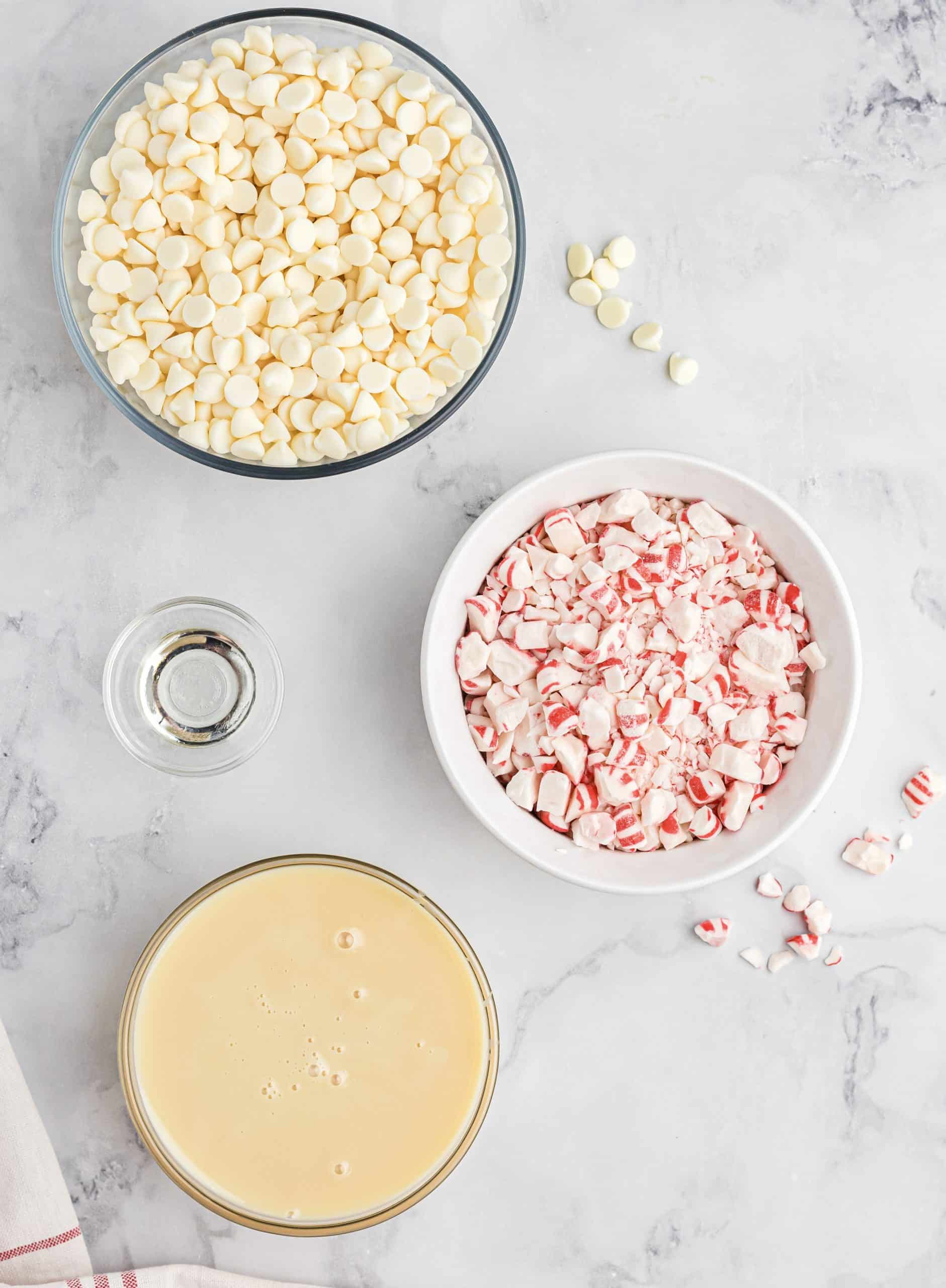 3 cups of white chocolate chips (about 1 lb of white chocolate) 1 (14 oz) can sweetened condensed milk 1 tsp peppermint extract 2 cups crushed candy canes or peppermint candies.