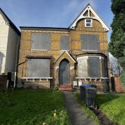 An eerie seven-bedroom property on Croydon Road, Anerley, listed for £1.05M