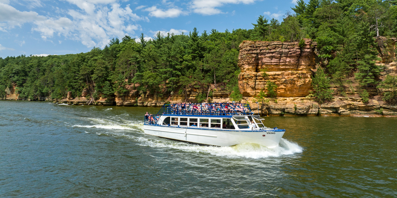 Boat tour on Upper Dells River.