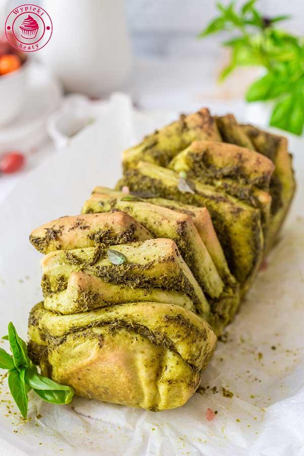 odrywany chlebek z pesto