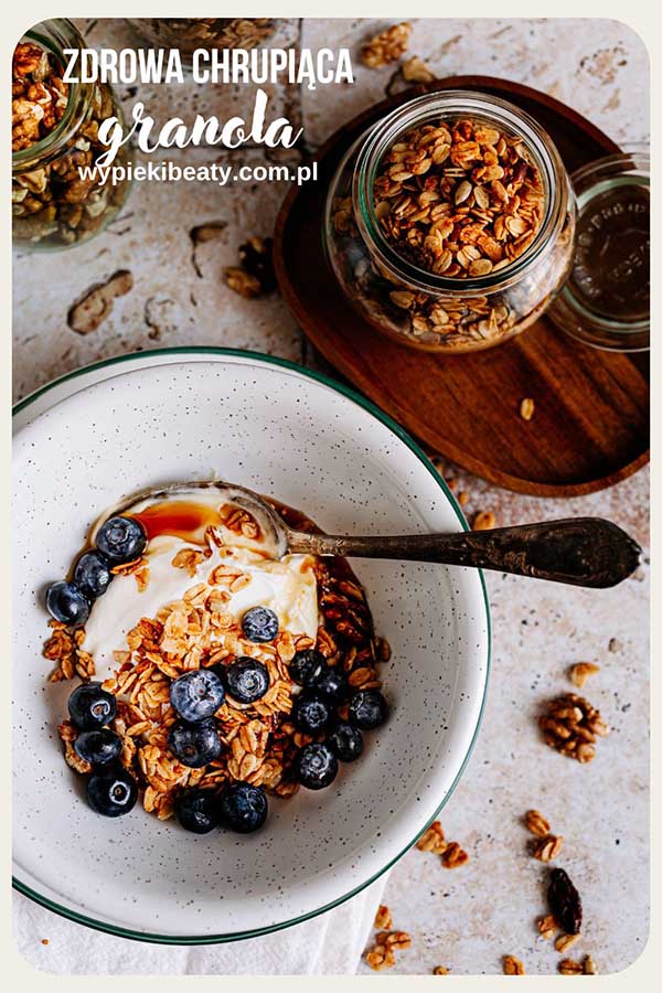 chrupiąca domowa granola z orzechami i rodzynkami